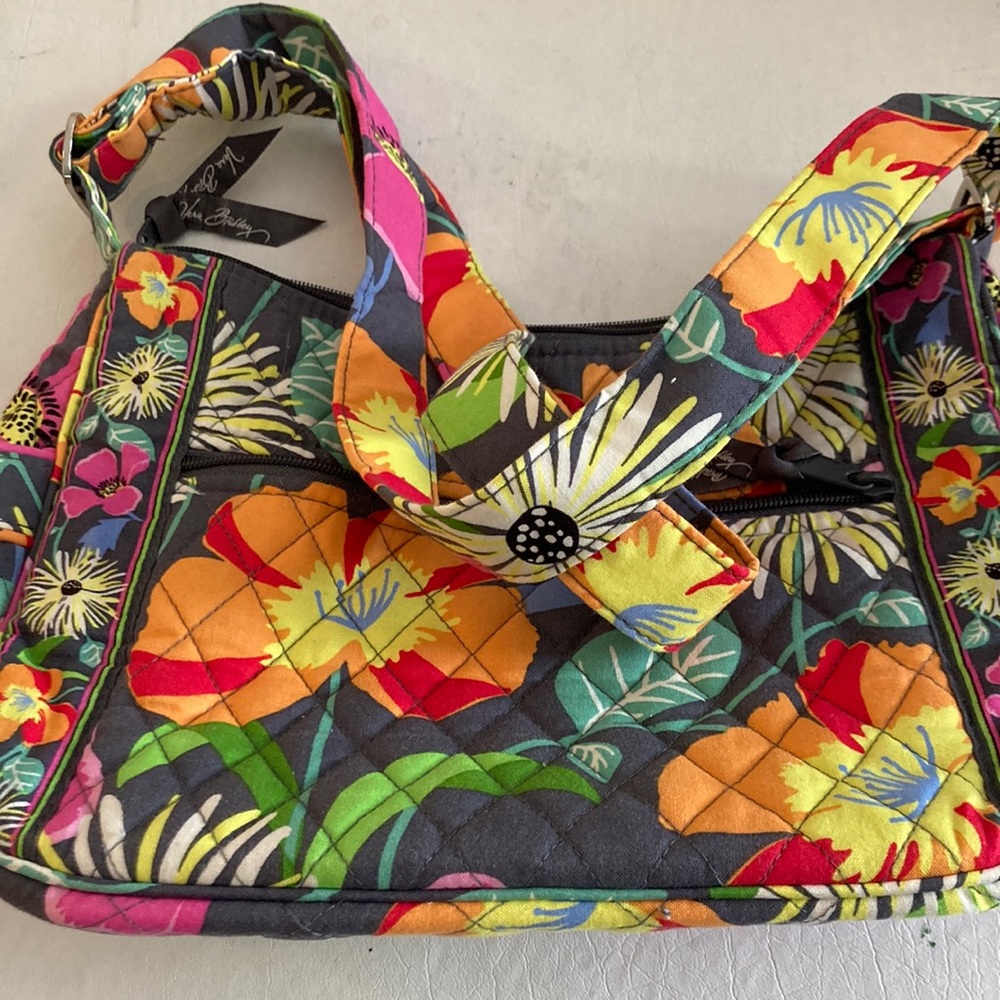 Vera Bradley handbag like new! Used once.